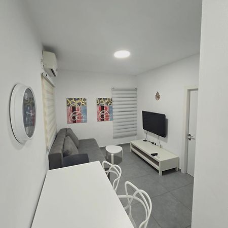 Gk Apartment Harmony Bat Yam Exterior foto